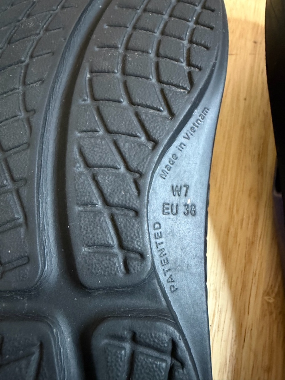 OOFOS Women’s OOlala Luxe Thong Sandals - Picture 11 of 12
